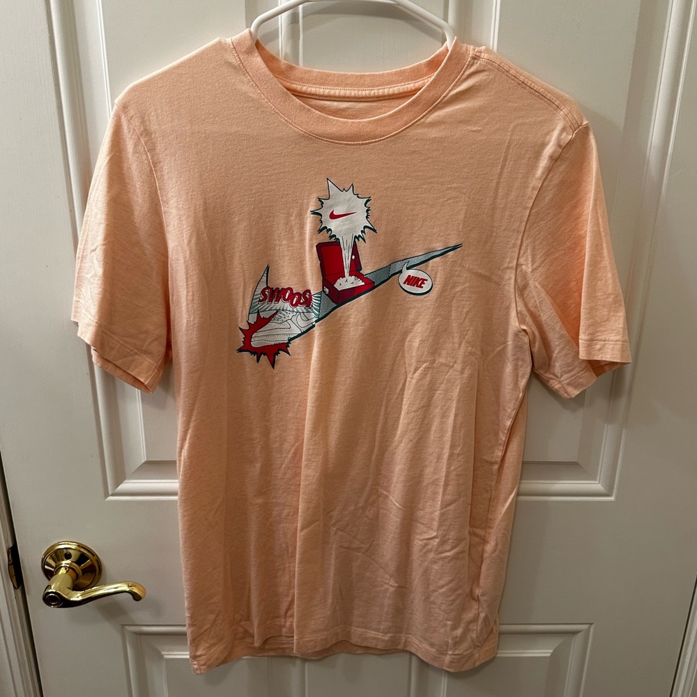 Pink Nike graphic t-shirt